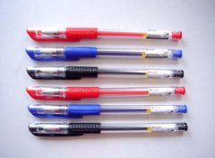 鞋领内侧的样品标签与「