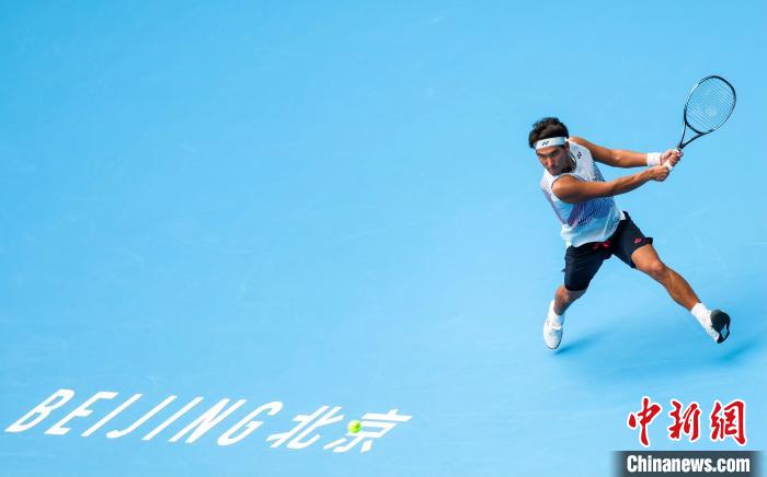 布云朝克特逆转德比取胜晋级中网次轮，张帅强