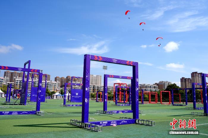 2025中国无人机竞速联赛靖边站开赛 82支队伍角逐