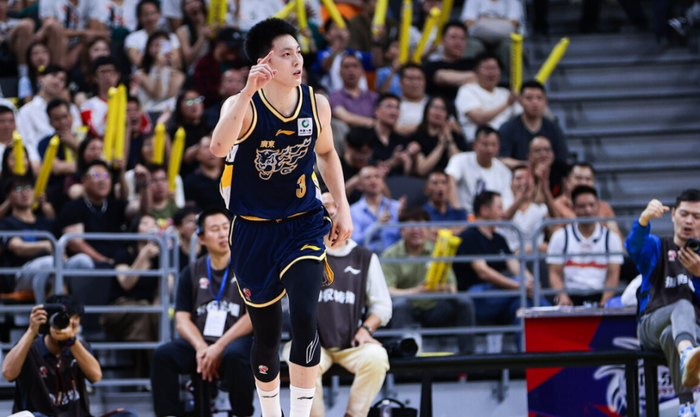 广东男篮力克江苏迎战广厦 胡徐双核主导关键胜