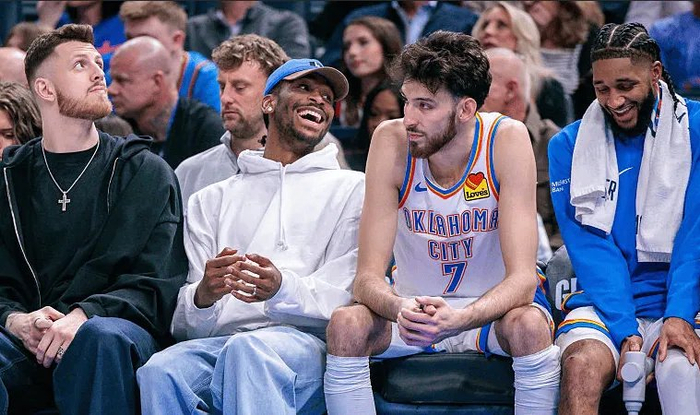 切特-霍姆格伦防守技巧惊艳全场 成最佳防守一阵