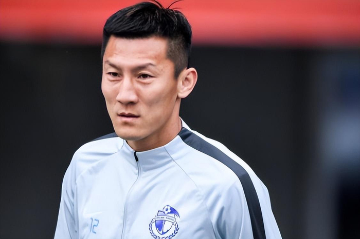 邵佳一执掌国足帅印引热议 周挺助教身份曝光