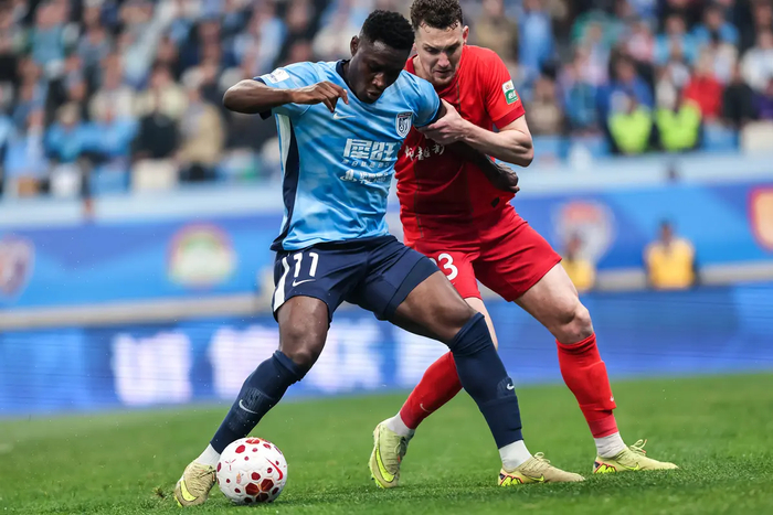 吕焯毅绝杀逆转河南 大连英博四连胜冲三