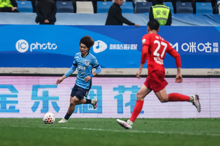 吕焯毅绝杀逆转河南 大连英博四连胜冲三