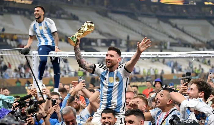 阿尔瓦雷斯成阿根廷关键先生，梅西战术地位被